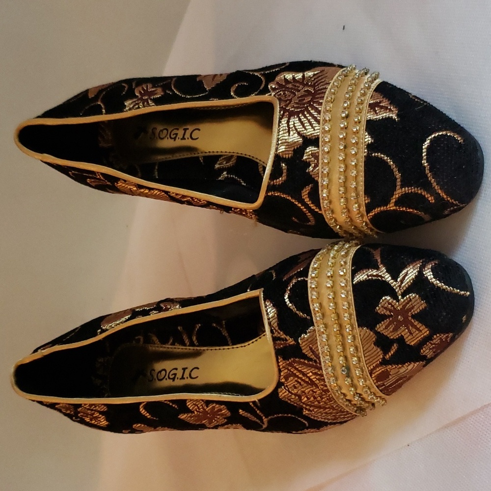 Elegant Black and Gold Heels